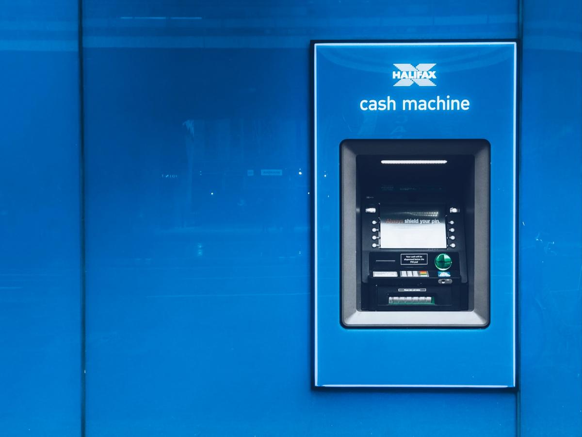 Cash machine device